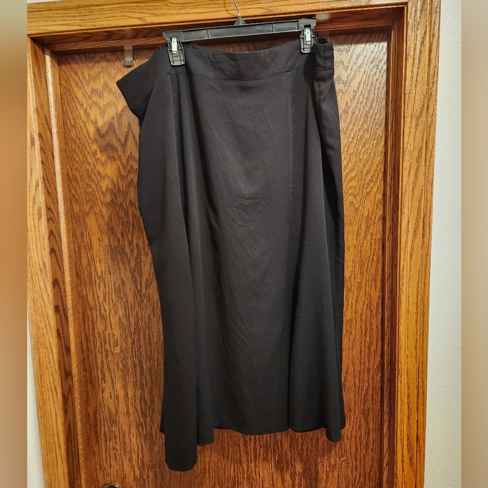 NWT Torrid midi black skirt